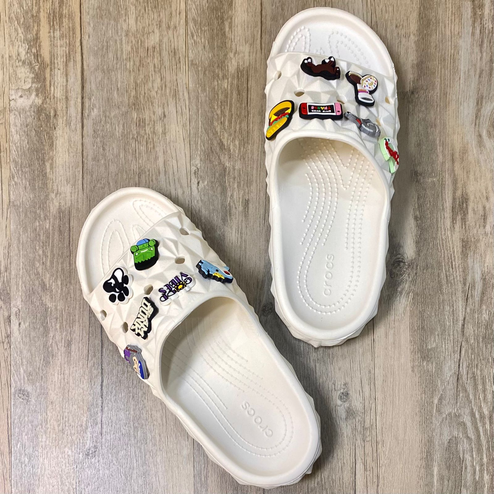 Dép Crocs Classic Geometric V2 HN2 White